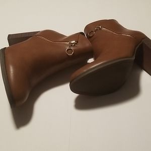 Ashley Stewart 8w boots